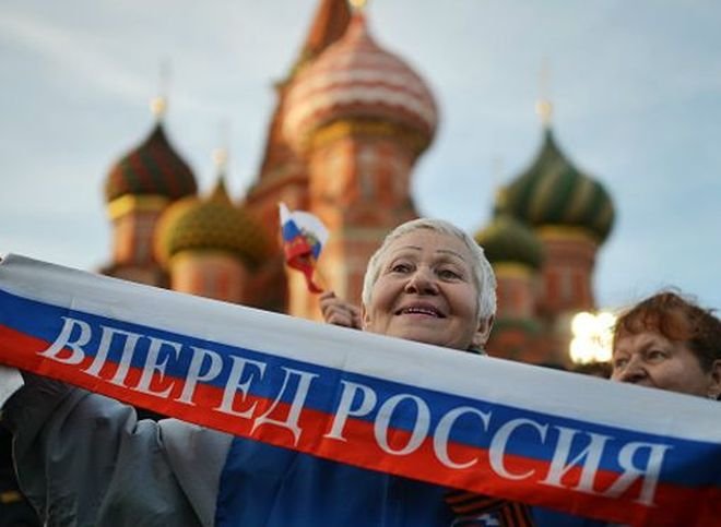 Россияне больше всего доверяют армии, РПЦ и СМИ