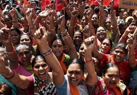 В Индии в забастовке принимают участие более 150 млн человек