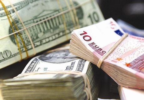 Официальный курс евро снизился до 82,72 рубля