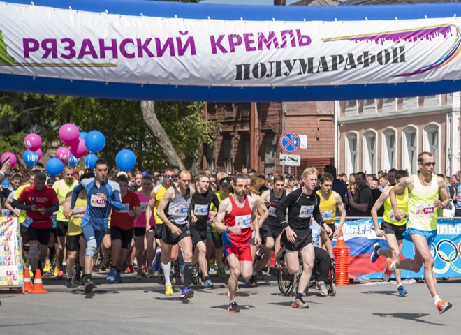 Более тысячи человек пробежали первый полумарафон «Рязанский Кремль»