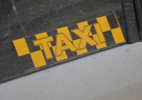 Двое рязанцев пытались задушить таксиста
