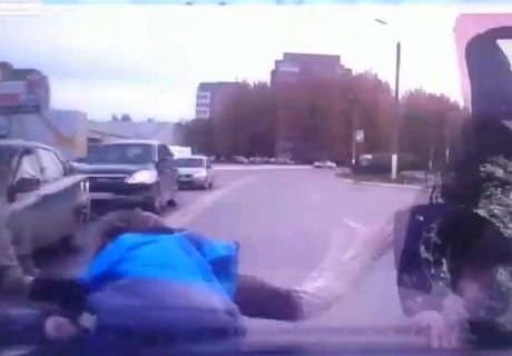 В Татарстане Lada сбила трех школьников на переходе (видео)