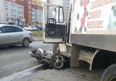 УМВД: в ДТП с мотоциклистом виноват грузовик