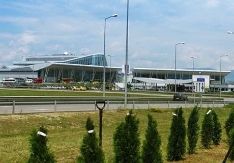 В микроавтобусе у аэропорта в Софии нашли бомбу