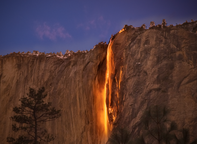 Видео: в Калифорнии водопад превратился в «огнепад»