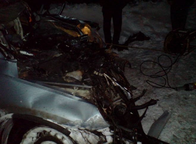 Под Скопином при столкновении грузовика и внедорожника погибли три человека