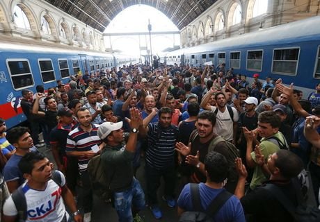 В Венгрии из-за мигрантов закрыли вокзал Будапешта