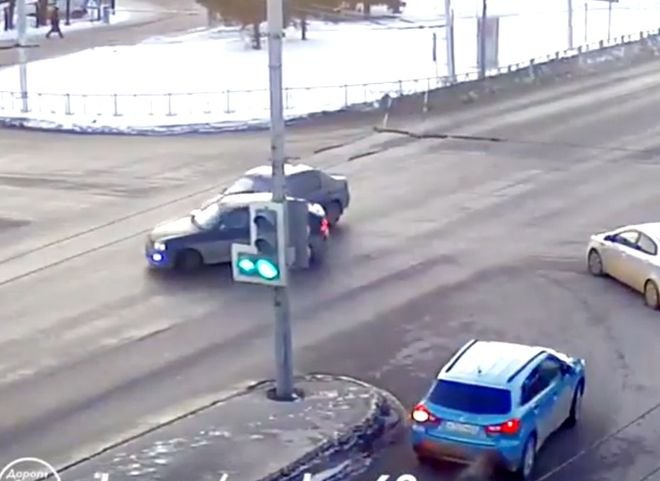 На Московском шоссе столкнулись две «легковушки» (видео)