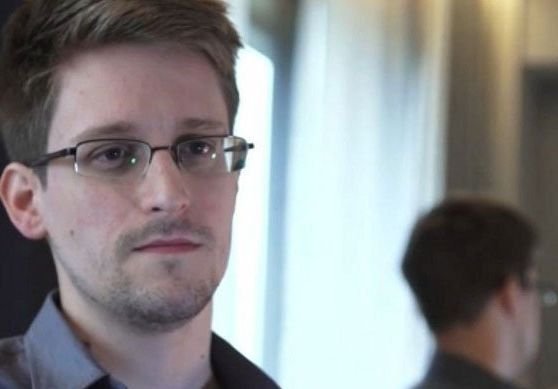 Сноуден подал документы на получение убежища в России