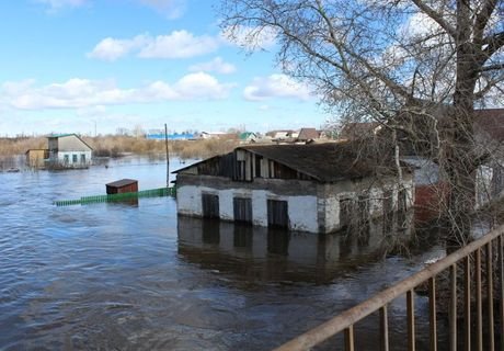 В Тюмени введен режим ЧС из-за наводнения (видео)
