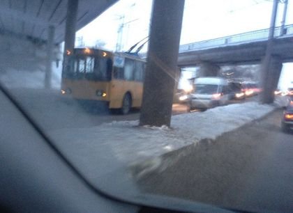 Соцсети: на Куйбышевском шоссе столкнулись маршрутка и троллейбус