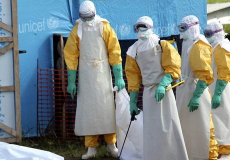 Вирусологи России направлены в очаг лихорадки Эбола