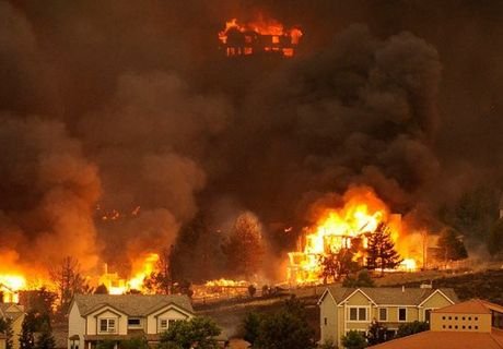 Пожары в Калифорнии уничтожили 400 домов