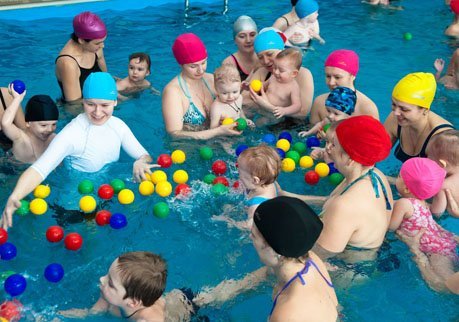 Центр «Дом и дети» устроил водный праздник для малышей