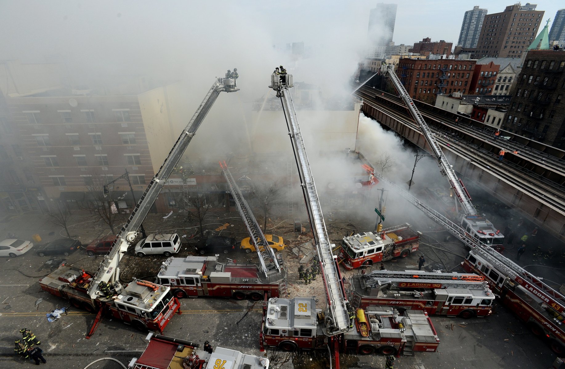 В результате взрыва на Манхэттене погибли три человека