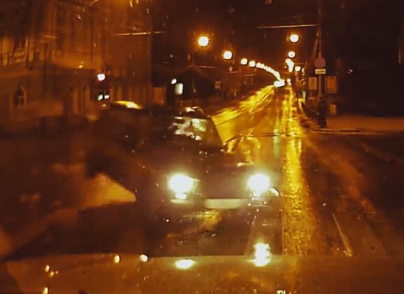 В центре Рязани BMW X5 въехал в «Жигули» (видео)