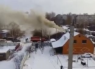 В Рыбном загорелся жилой дом (видео)