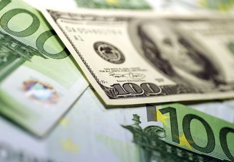 Биржевой курс евро опустился ниже 76 рублей