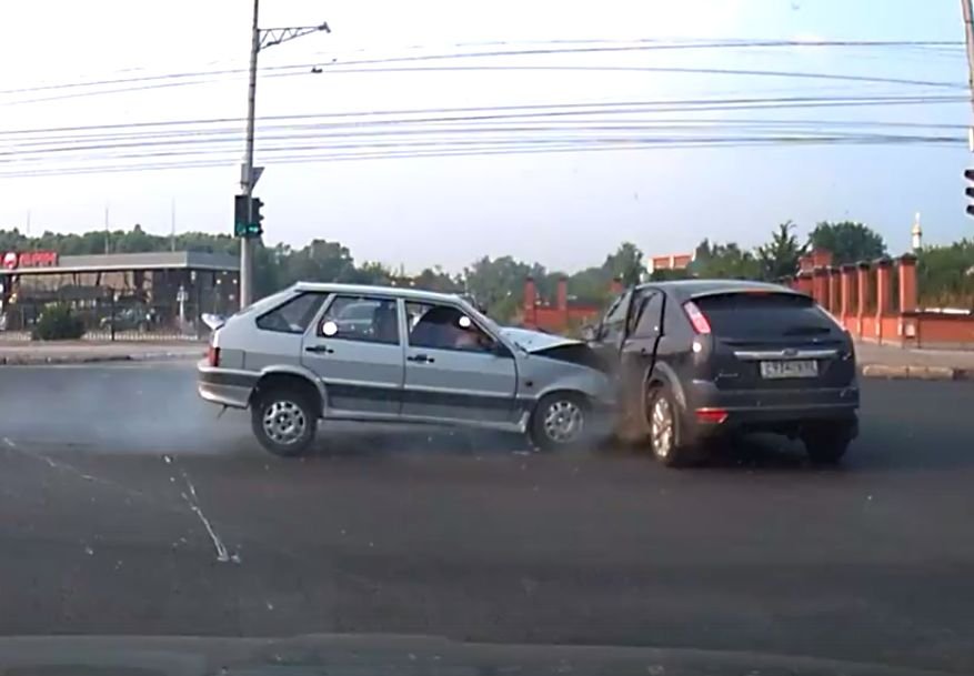 На Московском шоссе произошло серьезное ДТП (видео)