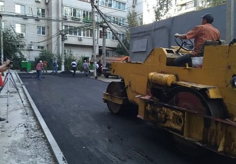 В Астрахани жителей оштрафовали за ремонт дороги