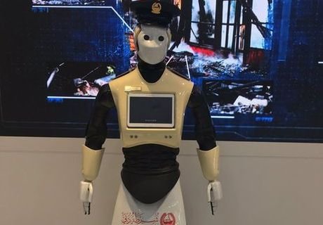 В Дубае начнет работать первый робот-полицейский