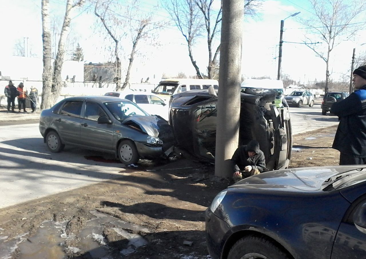 На окраине Рязани столкнулись три автомобиля