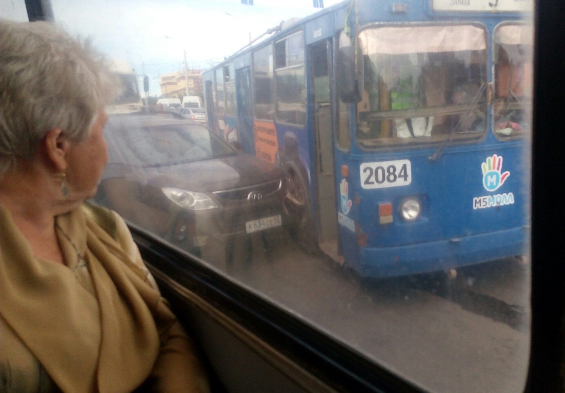 ДТП с троллейбусом собрало пробку в Приокском