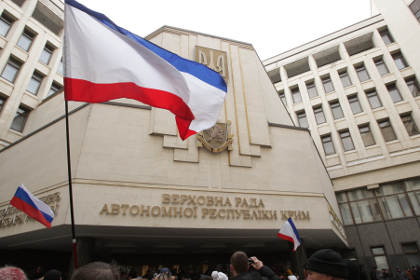 Парламент Крыма решил присоединить автономию к РФ