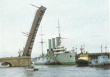 Крейсер «Аврора» отправился на ремонт