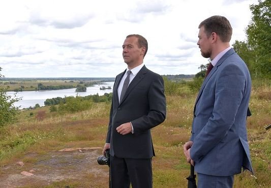 Медведев: в Константинове надо создать зону особой охраны