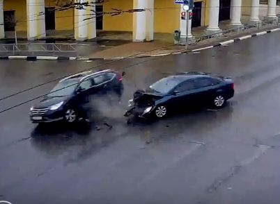 Две серьезные аварии в Рязани попали на видео