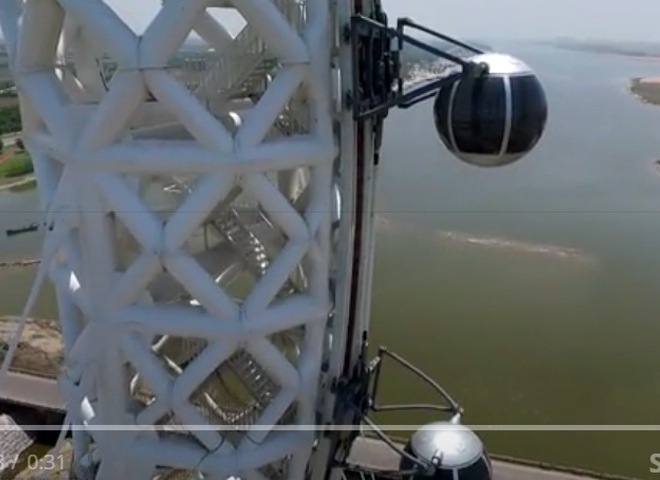 В Китае открыли колесо обозрения без спиц и с Wi-Fi (видео)