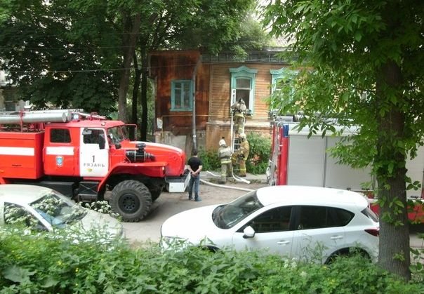 34 огнеборца тушили пожар на улице Подгорной