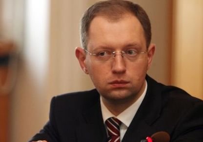 Яценюк поручил обсудить децентрализацию власти