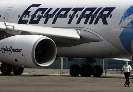 Летевший из Парижа в Каир самолет упал в море