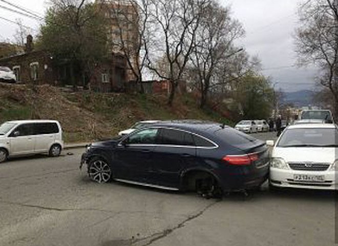 Во Владивостоке девушка-водитель разбила 11 машин