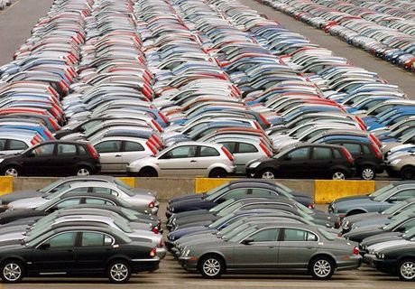 Продажи легковых автомобилей в РФ снизились на 19,4%