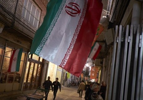 Иран прекращает расчеты в долларах во внешней торговле