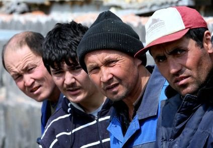Таджикам запретили въезд в РФ без загранпаспорта