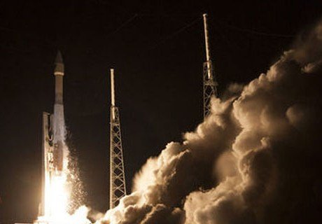 США запустили ракету с разведывательным спутником