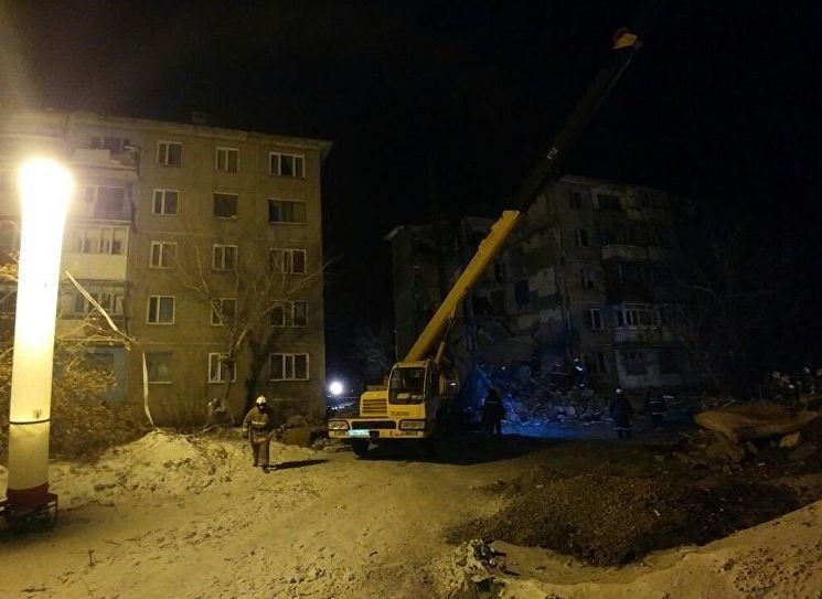 В Казахстане рухнула пятиэтажка, погибли девять человек