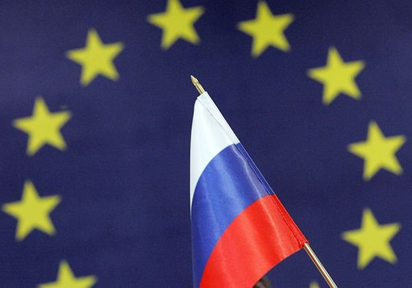 ЕС включит в санкционный список Сбербанк и ВТБ