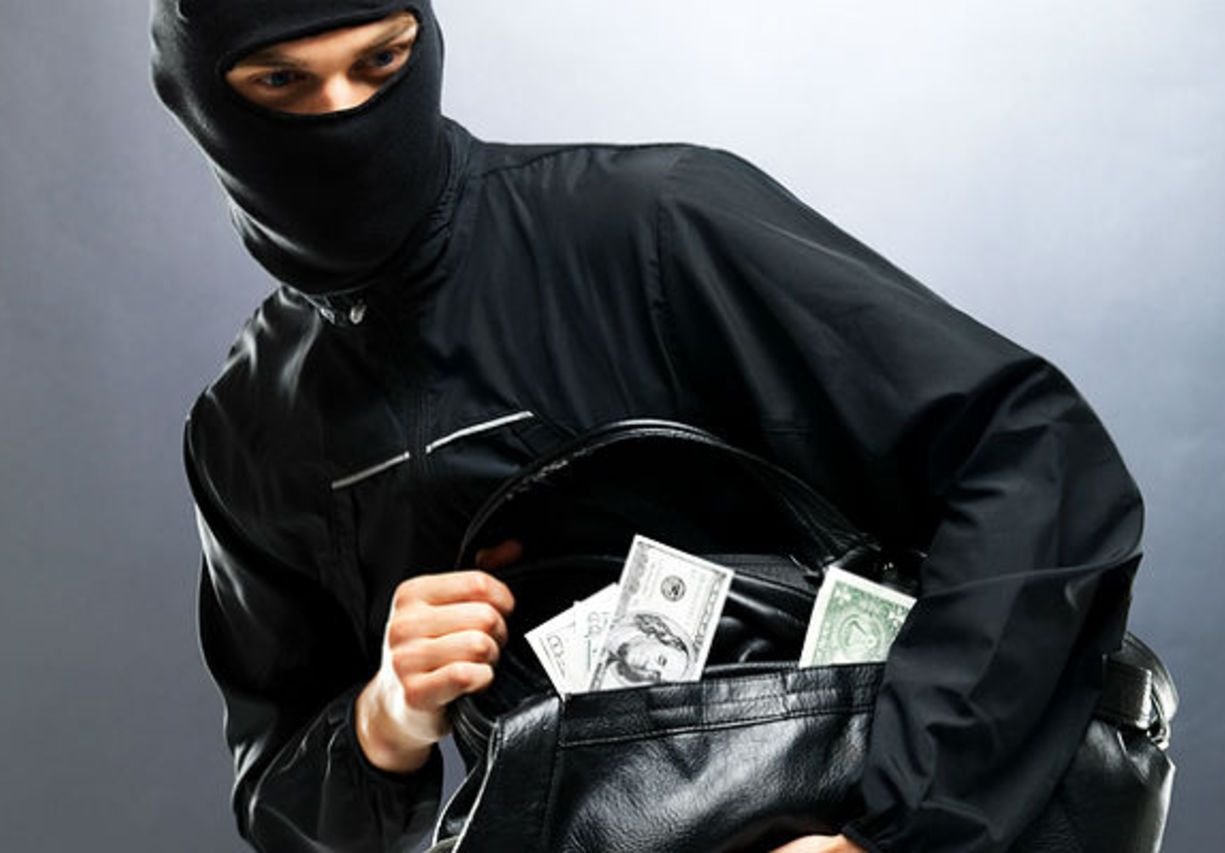 У рязанки из сумки похитили 30 тыс. рублей