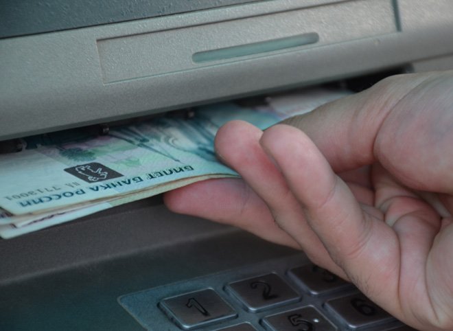 У рязанки с банковской карты мошенники похитили 100 тыс. рублей