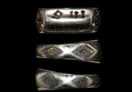 В Британии на аукцион выставили кольцо Жанны д'Арк