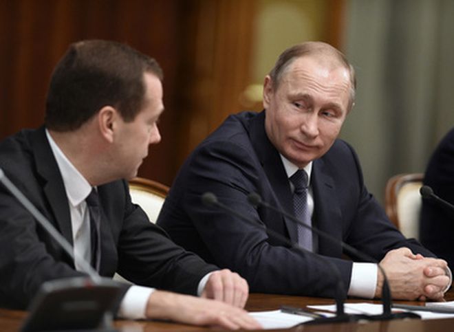 Путин попросил Медведева провести воспитательную работу с Мединским