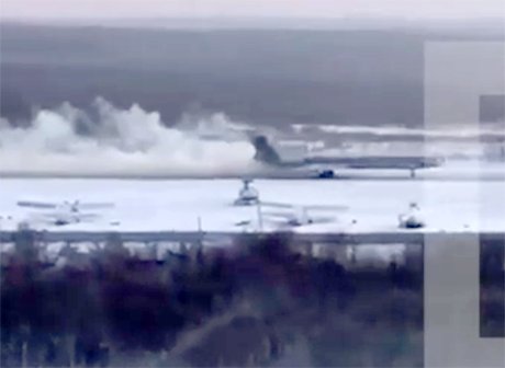 Ту-154 со 150 пассажирами сел с отказавшим двигателем в Якутии (видео)