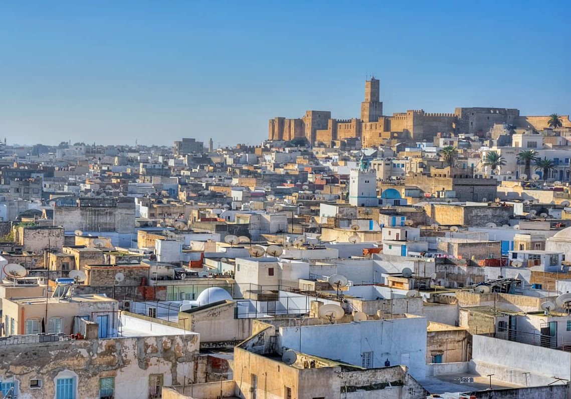 В Тунисе задержаны 12 подозреваемых в обстреле отеля