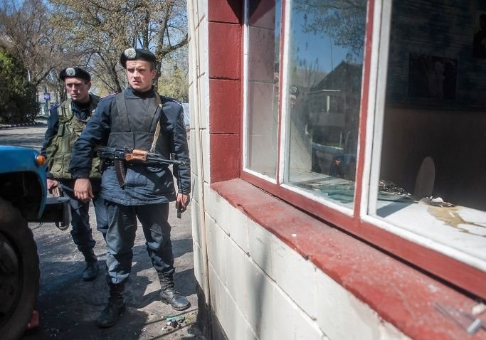 Украинские силовики заняли здание горсовета Мариуполя