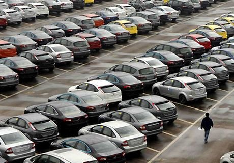 В РФ вдвое сократился импорт легковых автомобилей